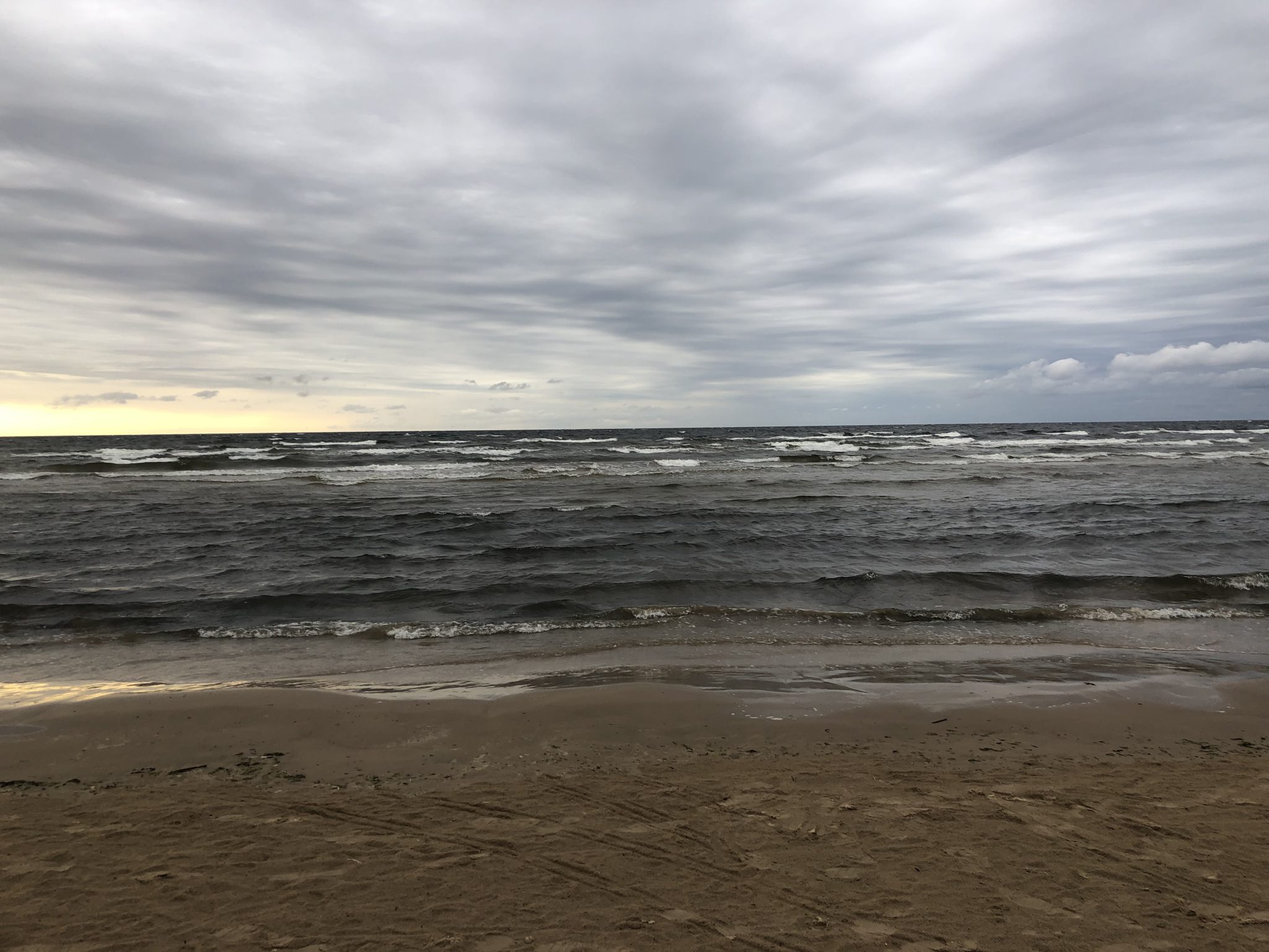 Meer Strand und Wolken bei Jūrmala in Lettland