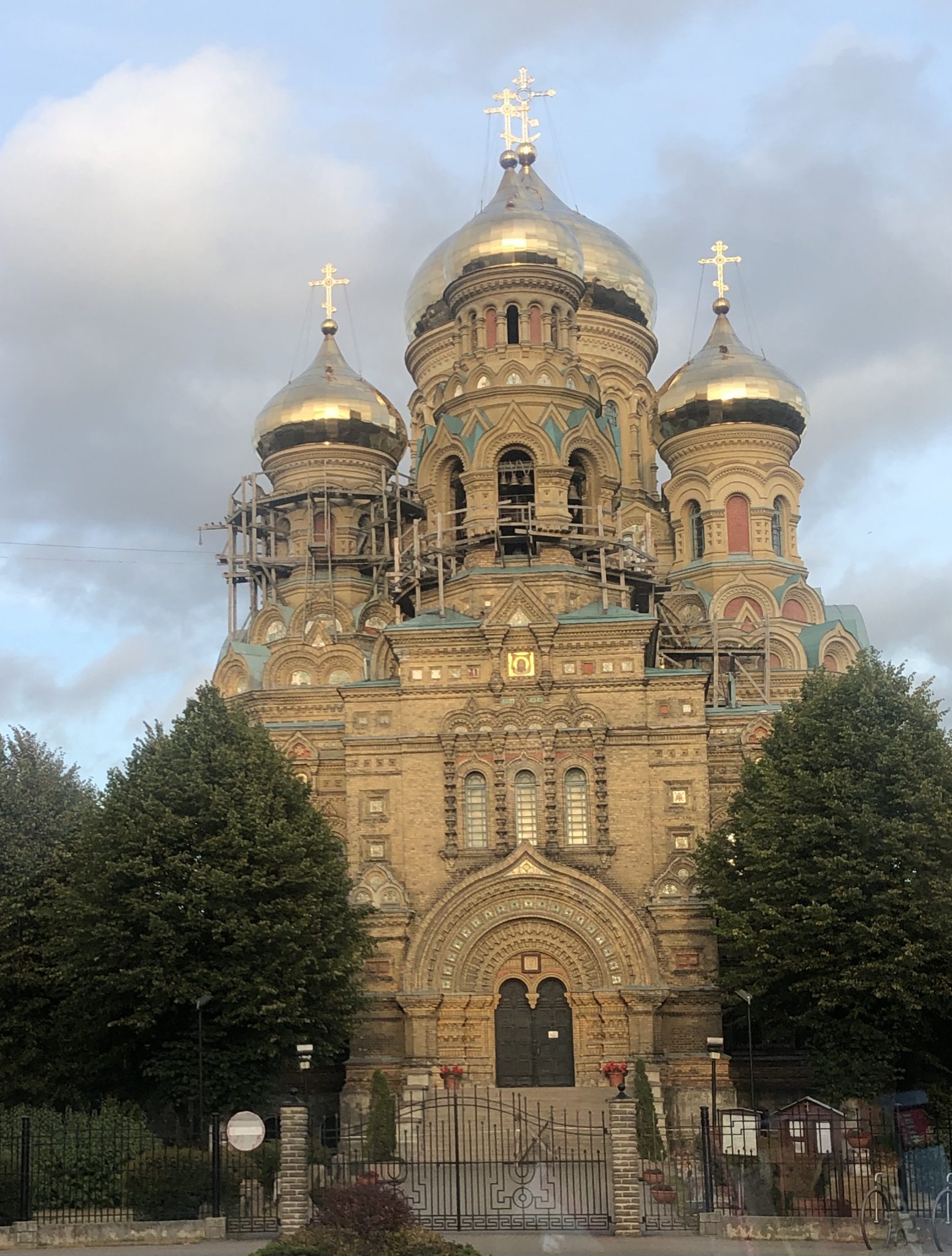 Fassade der Nikolaus-Kathedrale in der lettischen Stadt Liepāja ist eine russisch-orthodoxe Marinekathedrale und befindet sich im Stadtteil Karosta