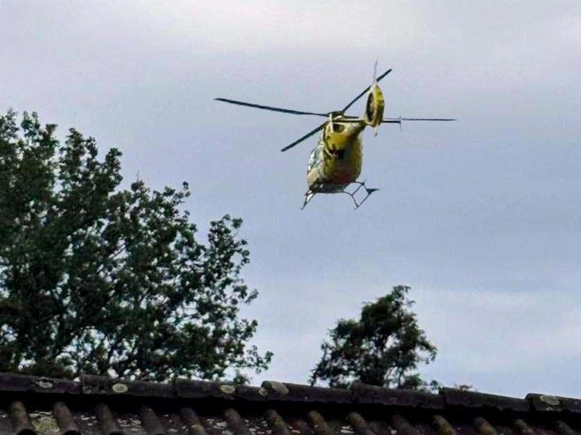 adac-rettung-berlin ADAC Hubschrauber über Gartenlaube in Berlin