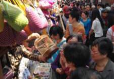 strassenleben-shanghai Menschen in China bei Alltagstätigkeiten auf der Straße