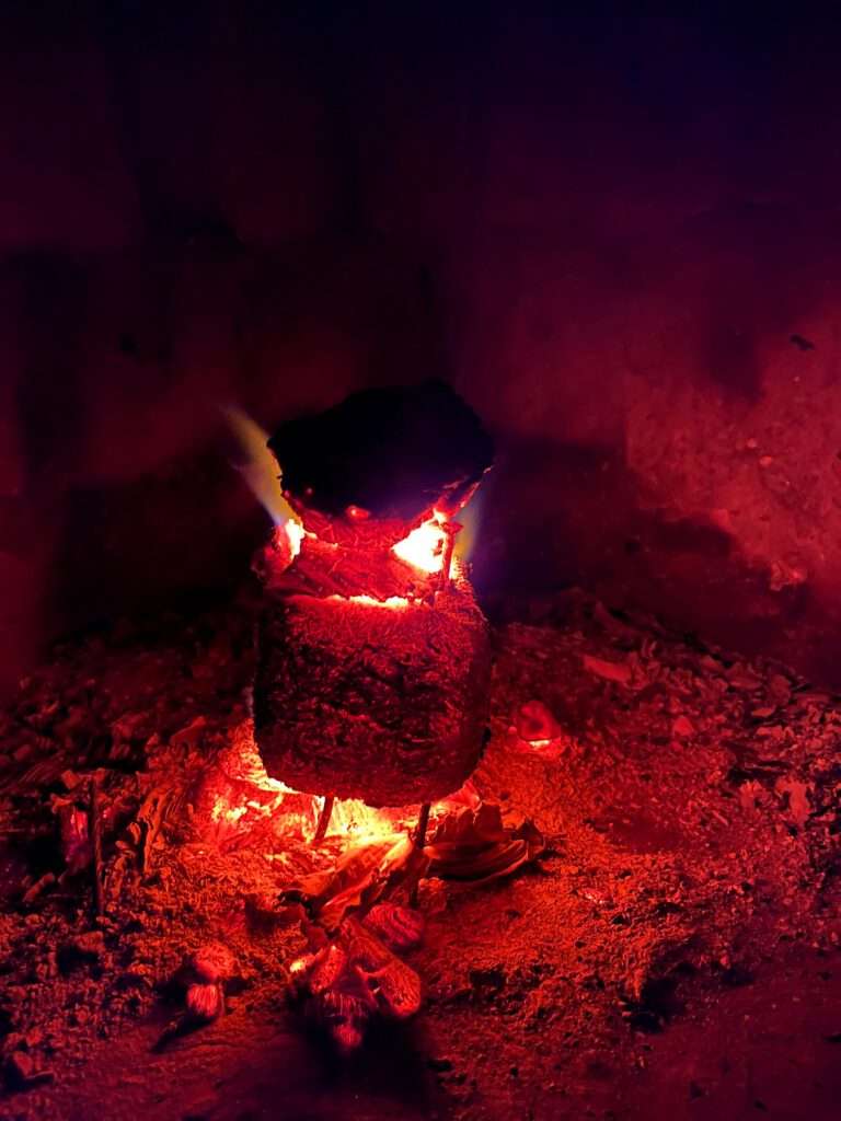 Glutaugen Feuer Holzblock im Kamin