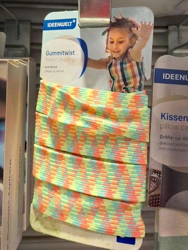 gummitwist Buntes Gummiband für Gummitwiste im Regal bei Rossmann