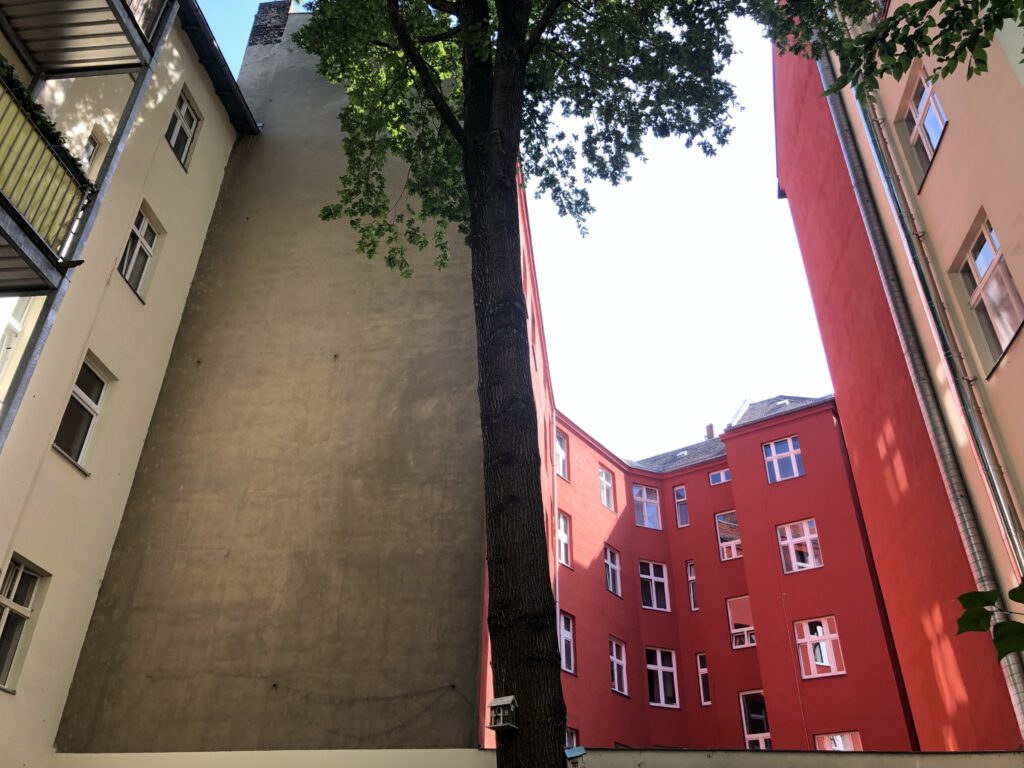 Rote Brandmauer in Alt-Moabit