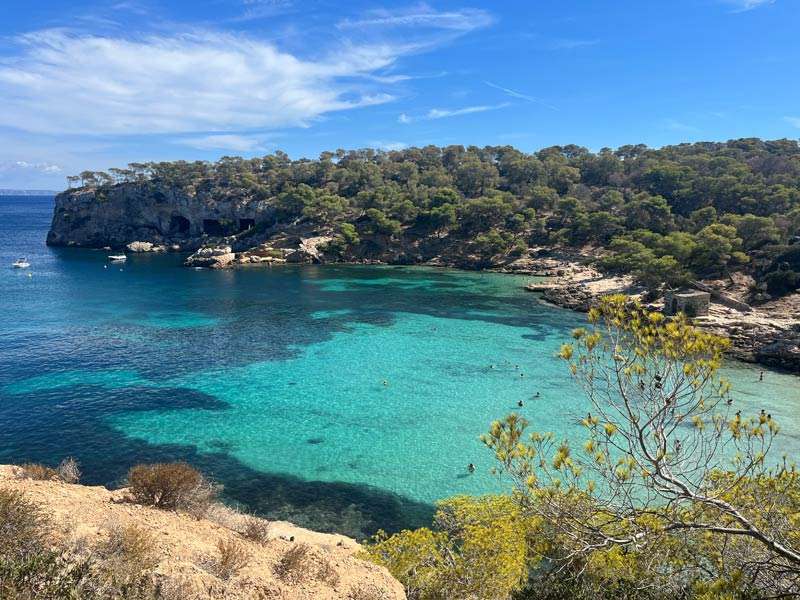 Türkises Meer Badebucht auf Mallorca in Portals Vells