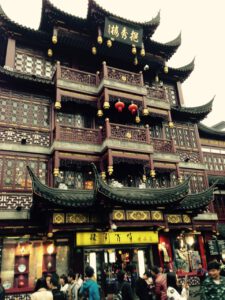 Fassade eines Teehauses in der Old City in Shanghai