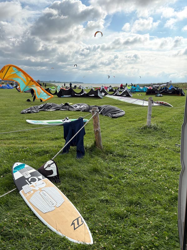 Mit dem Campervan zum Kitesurfen am Saaler Bodden auf Fischland Darss